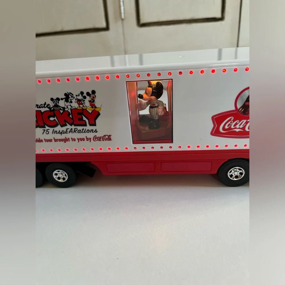 Coca-cola 2004 Tour Carrier Semi truck w/Mickey Statue SEMI 75th Anniversary